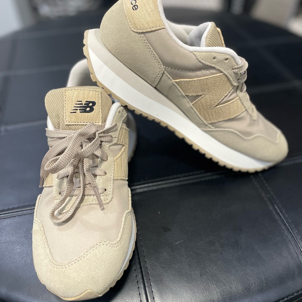 New Balance Beige/Tan Retro Runner Sneakers - Picture 2 of 10